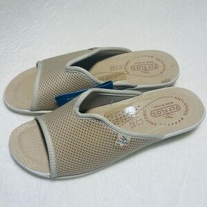 New Fly Flot Made in Italy Sz 7.5 Women's Beige Slip-On Wedges Shoes